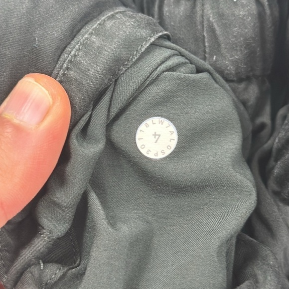 Lululemon Move Lightly Short *5.5" Evergreen - Picture 6 of 6